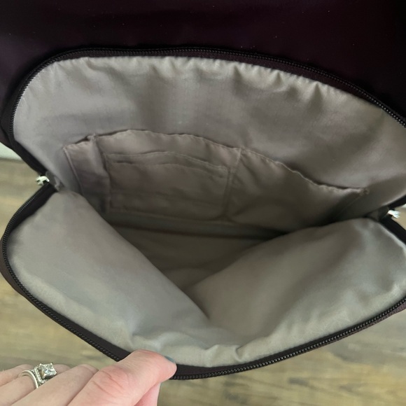 Briggs and Riley Essential Backpack-Plum Excellent conditon - Picture 9 of 13